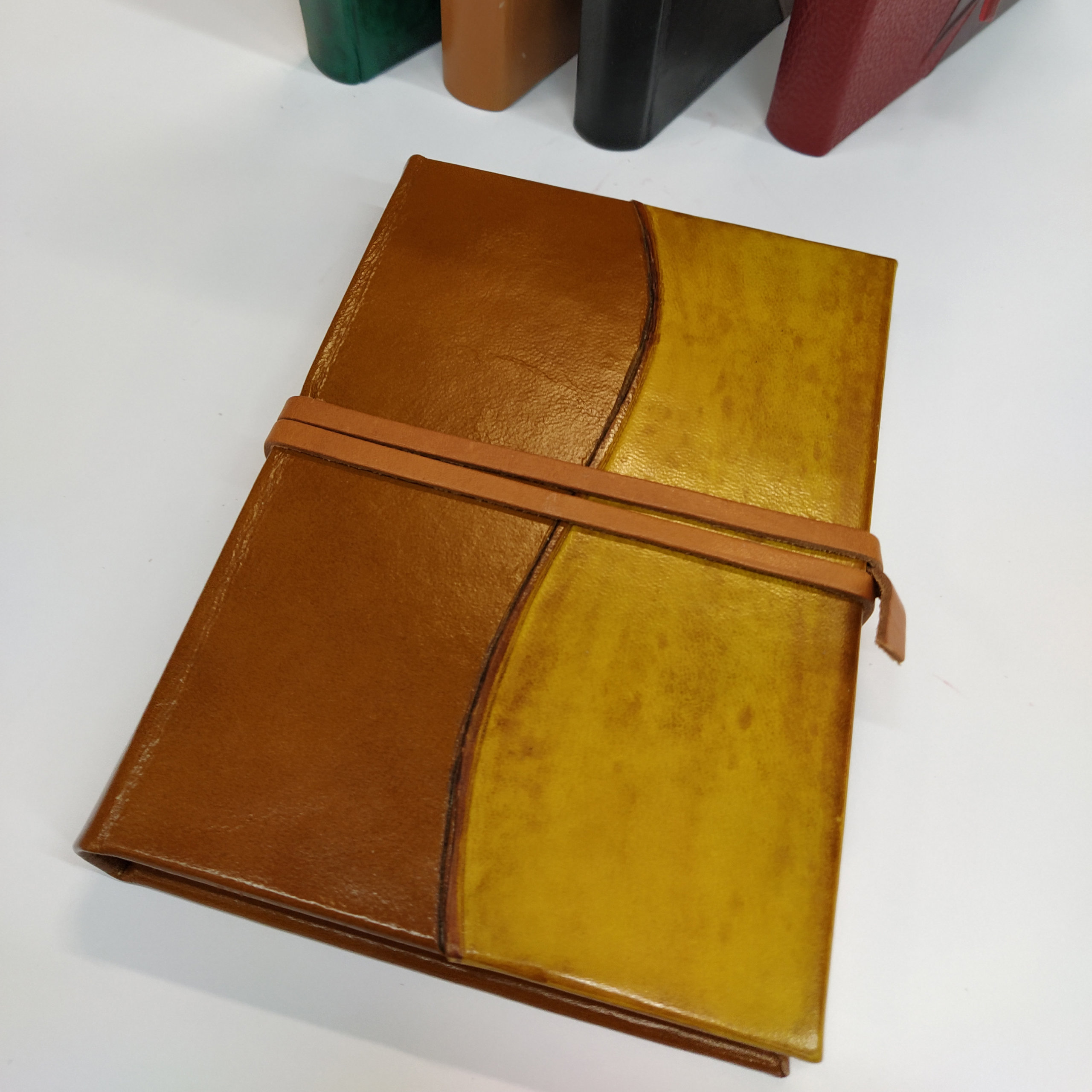 Lo scrittoio emporio mida1